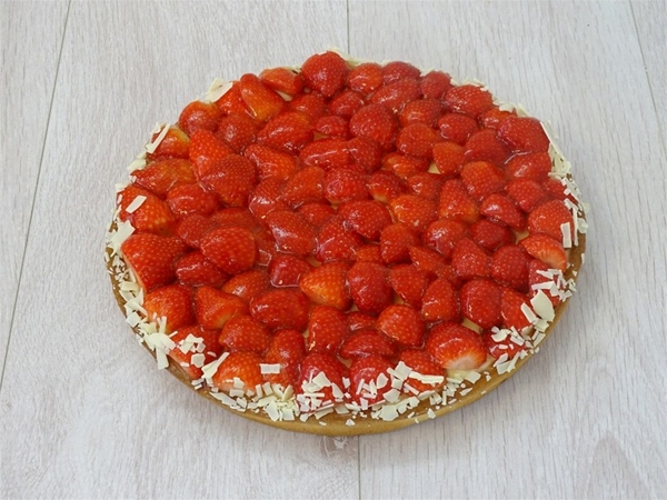 Halve Aardbeienvlaai&nbsp;6 personen met slagroom